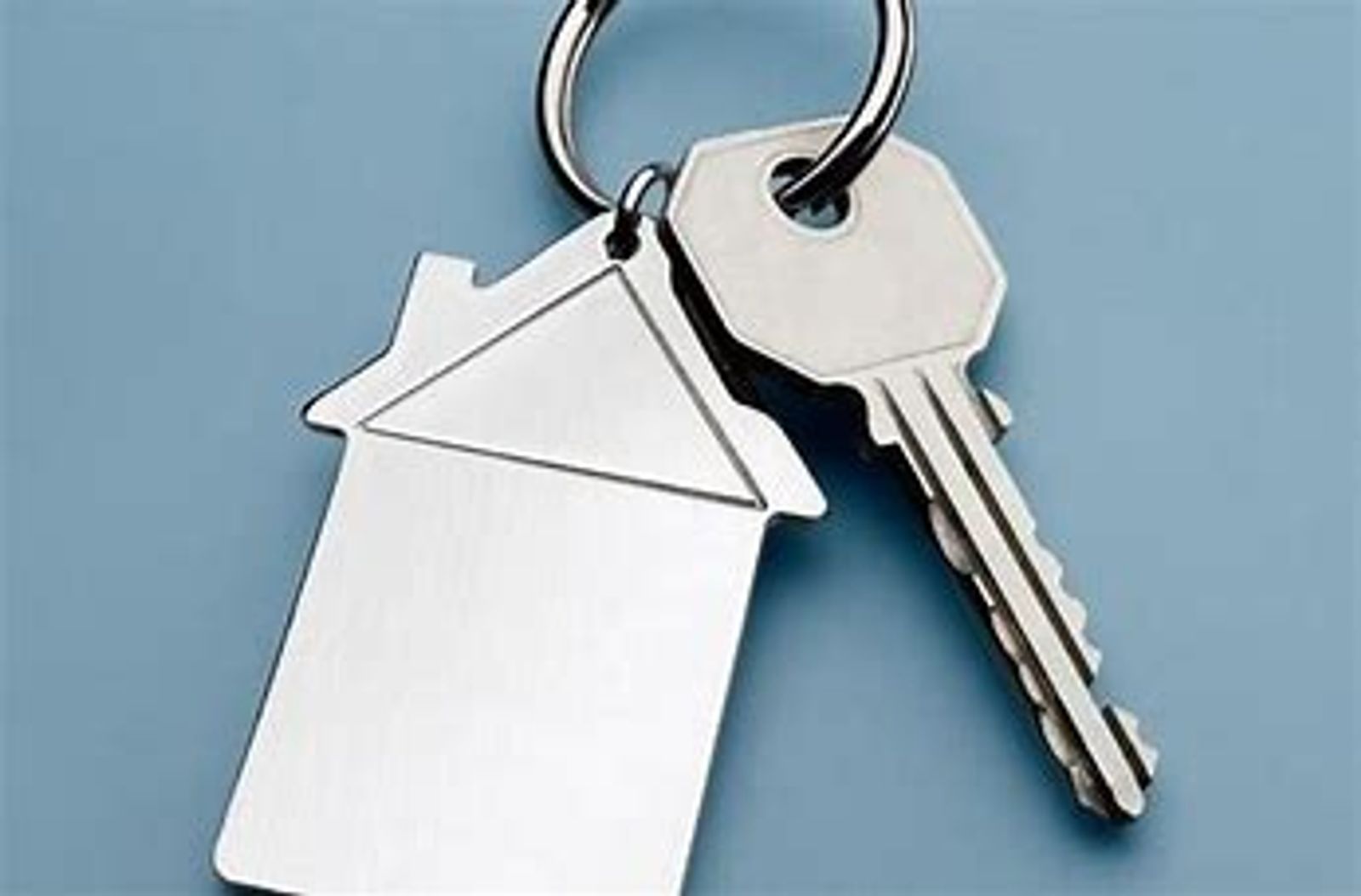 A house-shaped keychain with keys, symbolizing move-in day